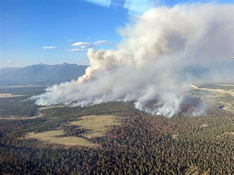 Multiple homes threatened by growing St. Mary’s River fire in southeastern B.C.